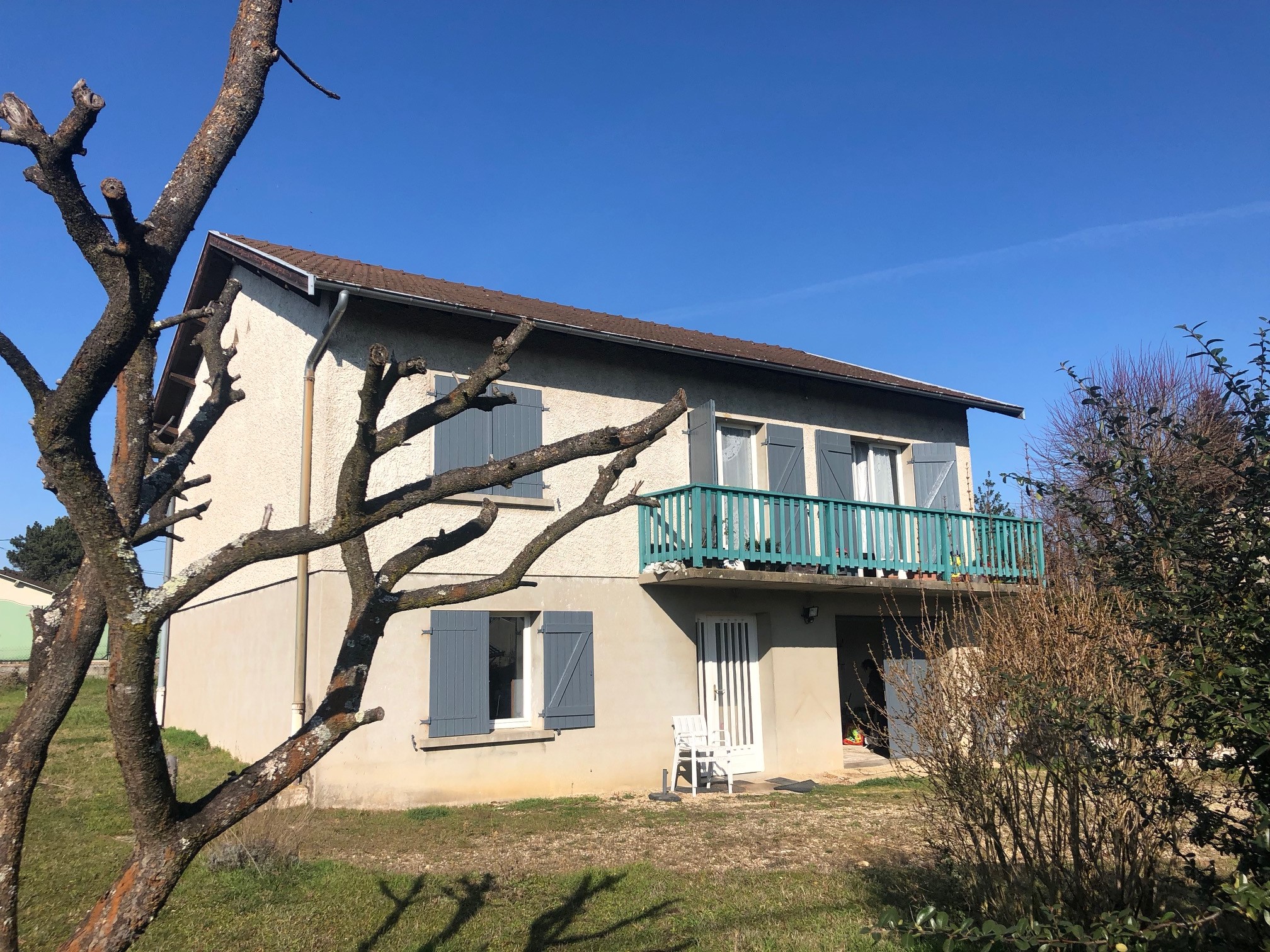 à Louer Appartement F3 à Montmerle Avec Cour Ou Jardin
